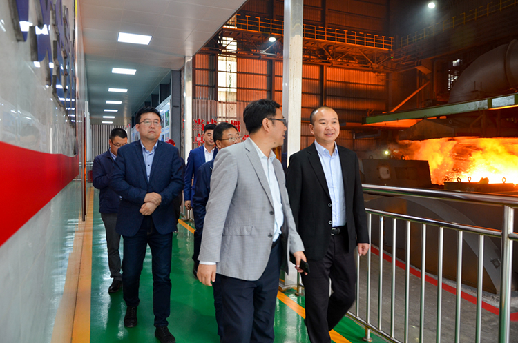 陜鋼集團漢鋼公司到釩鈦科技參觀交流：現(xiàn)場非常震撼，環(huán)境特別好！(圖2)