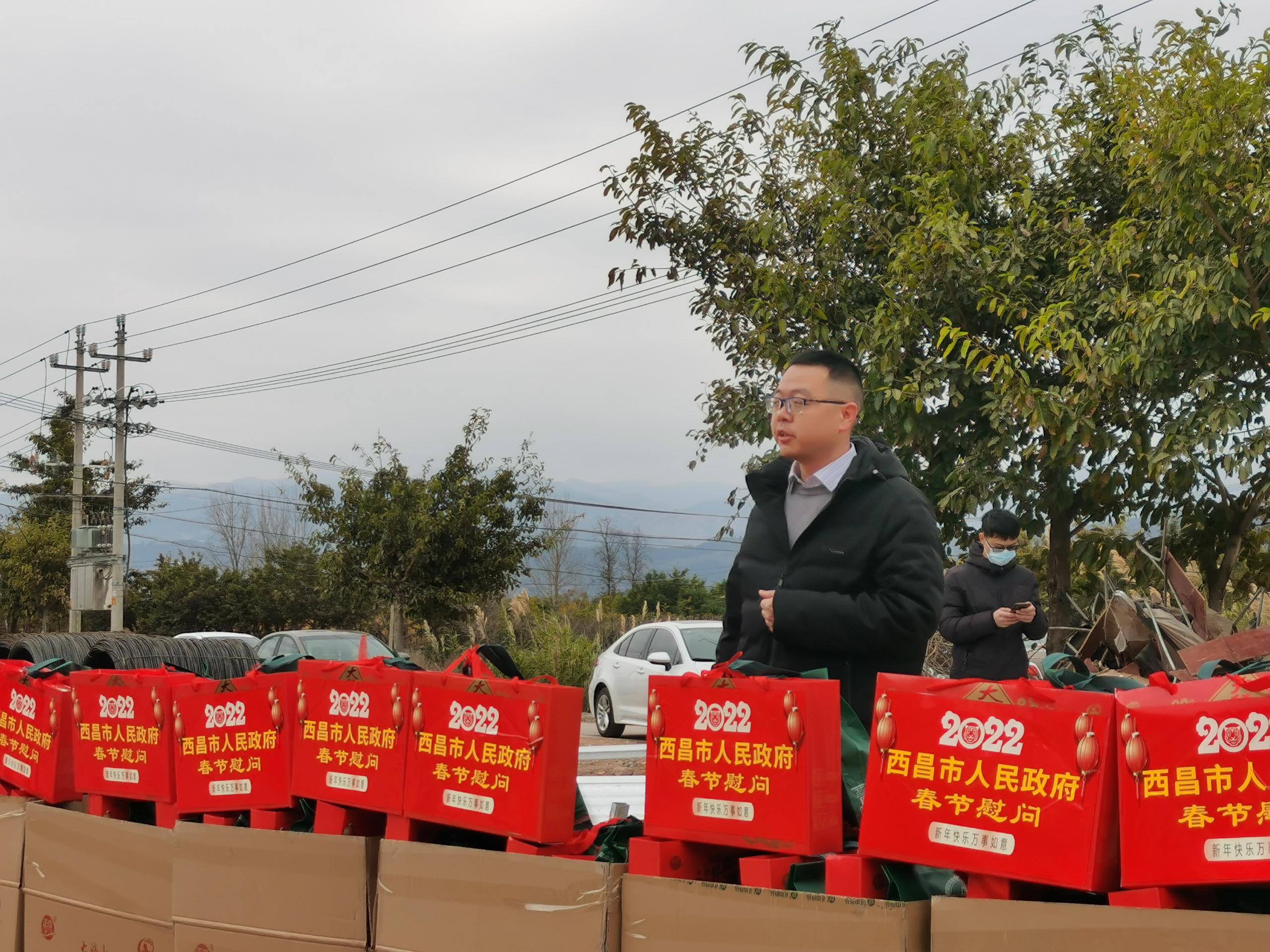 加倍鼓舞  眾志成城戰(zhàn)新春 ——西昌市副市長慰問春節(jié)期奮戰(zhàn)在海南鄉(xiāng)村振興二期項(xiàng)目參戰(zhàn)人員