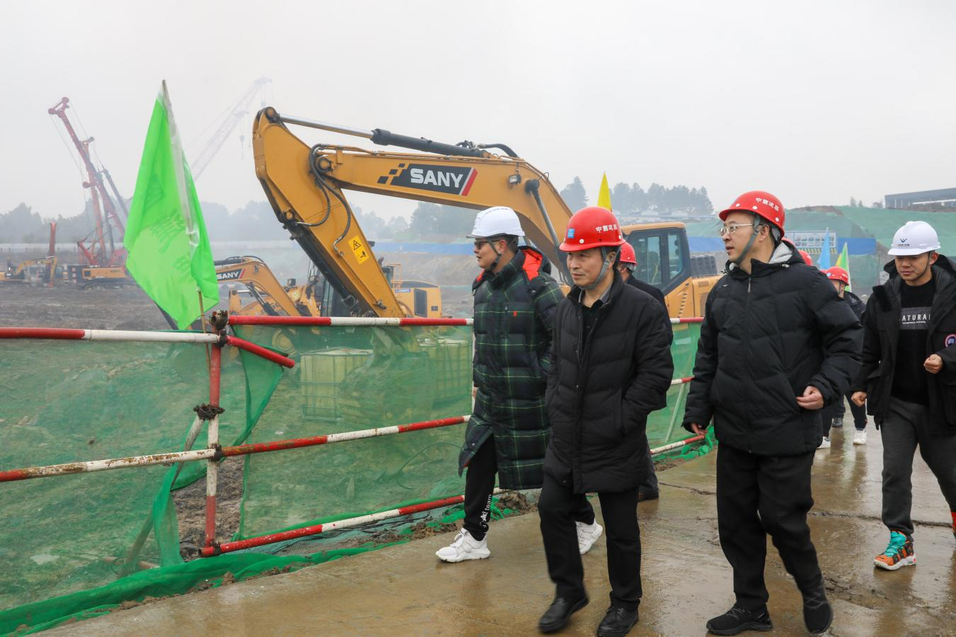 王勁董事長調(diào)研連界基地轉(zhuǎn)型升級(jí)工程項(xiàng)目(圖1) 王勁董事長調(diào)研連界基地轉(zhuǎn)型升級(jí)工程項(xiàng)目(圖1)