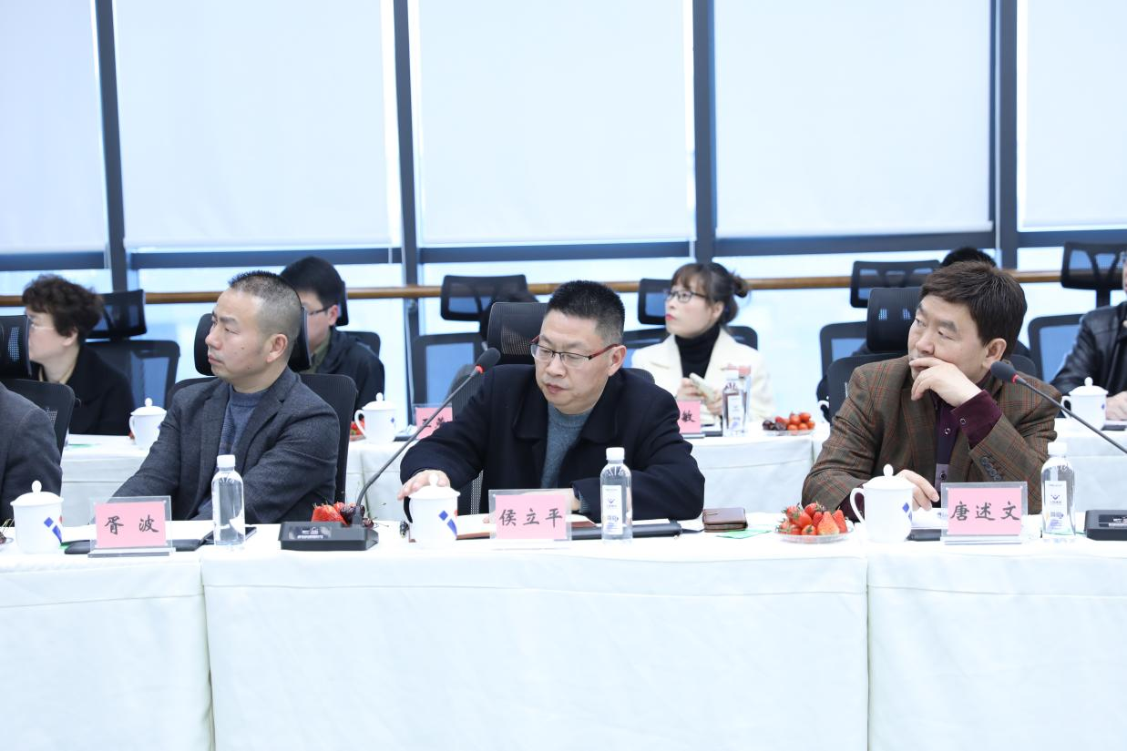 省冶金地質勘查院侯院長一行蒞臨川威集團連界基地考察交流(圖4) 省冶金地質勘查院侯院長一行蒞臨川威集團連界基地考察交流(圖4)