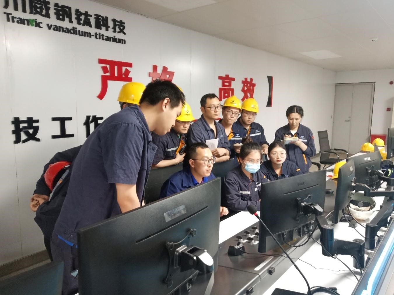 寶劍磨礪出 梅香苦寒來(lái)——釩鈦科技板材廠生產(chǎn)快速達(dá)產(chǎn)達(dá)效紀(jì)實(shí)(圖8) 寶劍磨礪出 梅香苦寒來(lái)——釩鈦科技板材廠生產(chǎn)快速達(dá)產(chǎn)達(dá)效紀(jì)實(shí)(圖8)