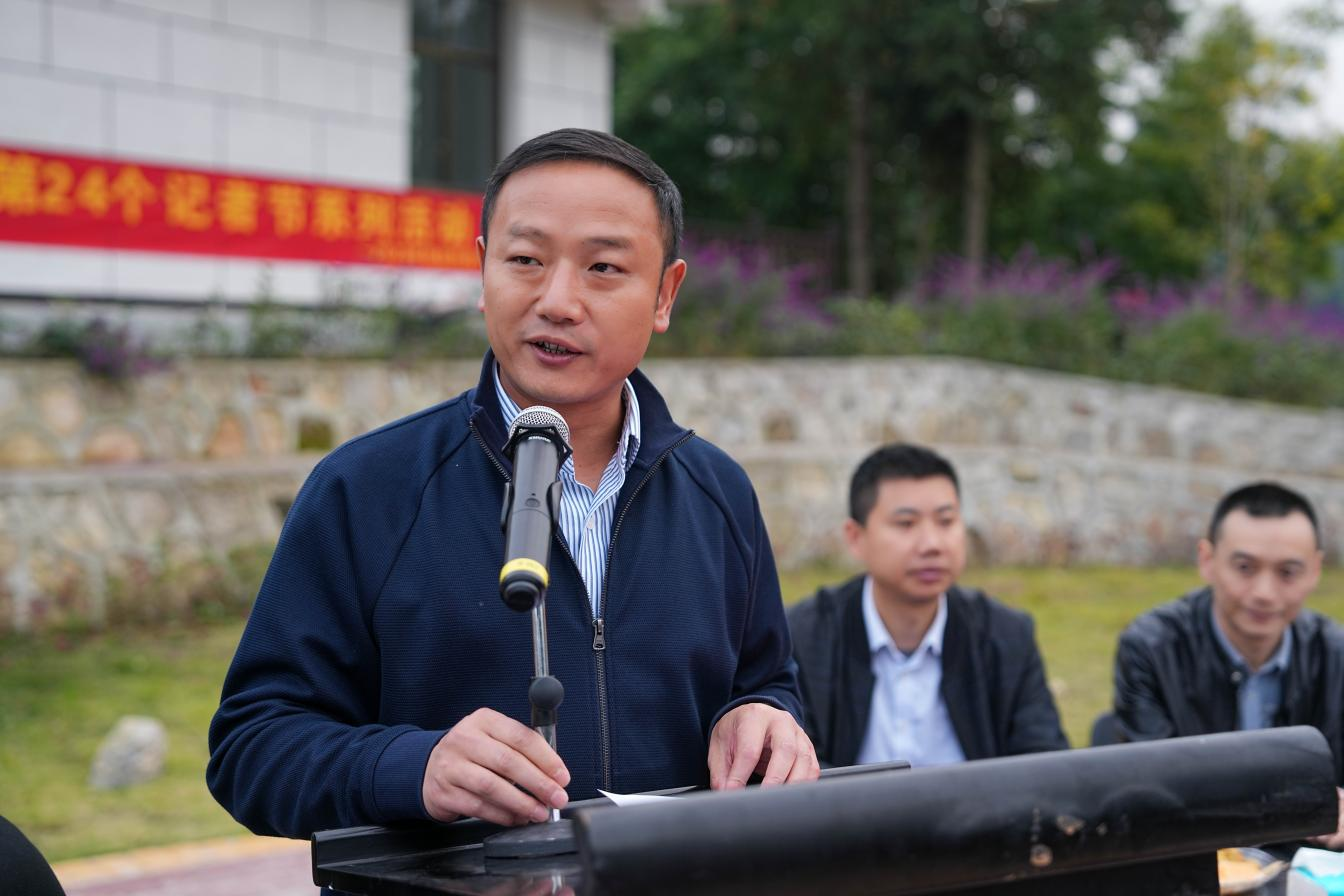 使命在肩 鏗鏘前行——釩鈦科技召開(kāi)慶祝第二十四個(gè)中國(guó)記者節(jié)暨新聞宣傳總結(jié)表彰會(huì)(圖3) 使命在肩 鏗鏘前行——釩鈦科技召開(kāi)慶祝第二十四個(gè)中國(guó)記者節(jié)暨新聞宣傳總結(jié)表彰會(huì)(圖3)
