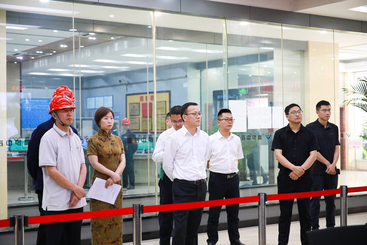              市委常委、統(tǒng)戰(zhàn)部部長羅萬東一行 深入川威調研推動轉型升級與綠色發(fā)展(圖2)