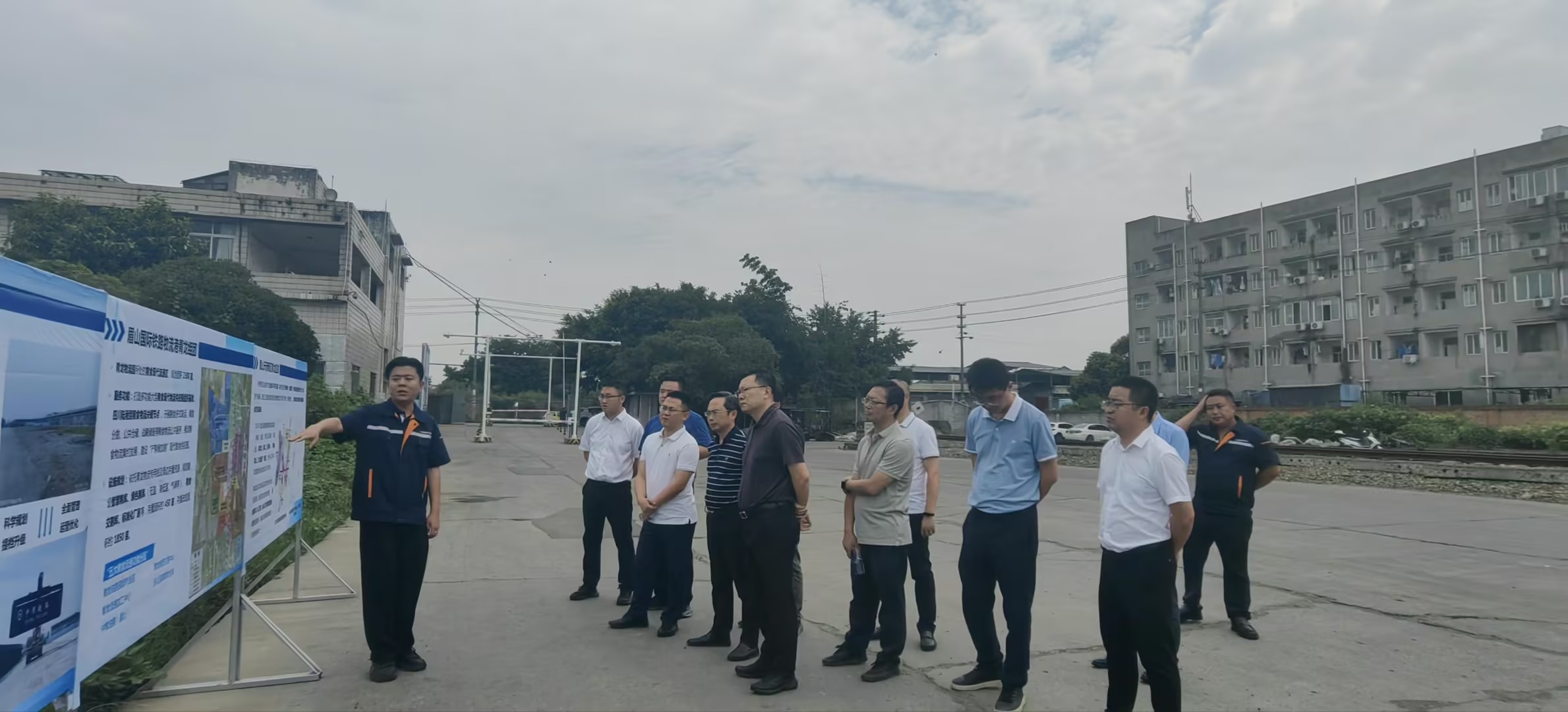 搶抓新機(jī)遇，謀求新合作，匯聚新動(dòng)能——內(nèi)江考察團(tuán)蒞臨通宇物流參觀交流(圖4)