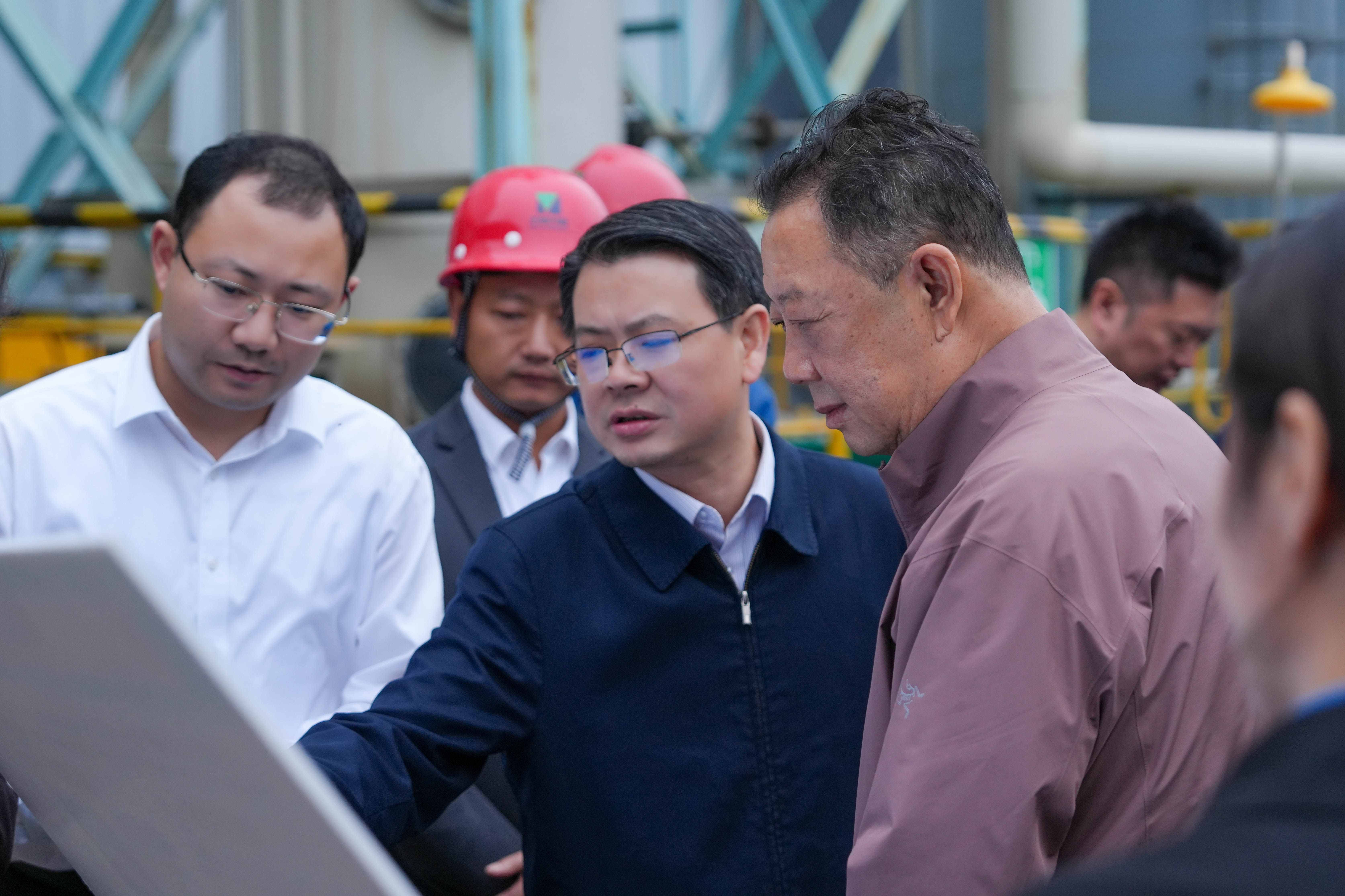 省高科協(xié)理事長，省政協(xié)黨組原副書記、副主席曲木史哈一行到川威調(diào)研(圖2)