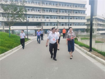 威遠縣教育體育局李佳棲書記帶隊巡視競力學(xué)校中考工作